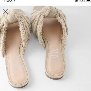 Fringed flat sandals with knot